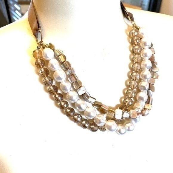 Women’s beautiful multilayered necklace. - Picture 3 of 3